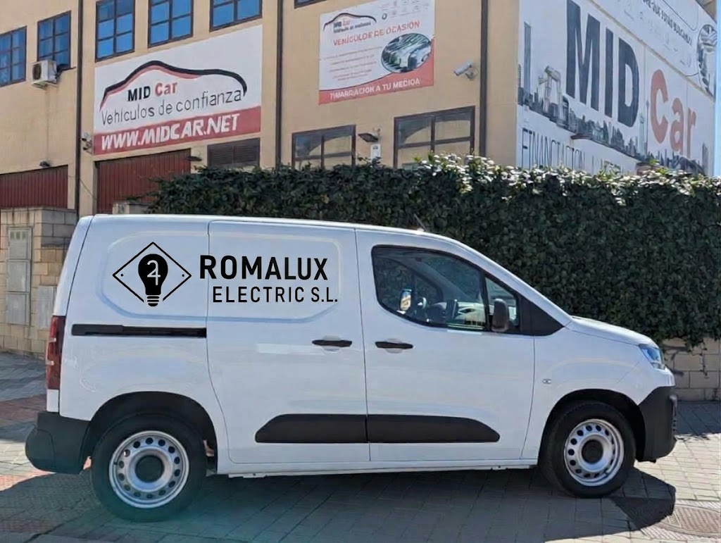 Furgoneta rotulada de Romalux Electric, electricistas en Valencia