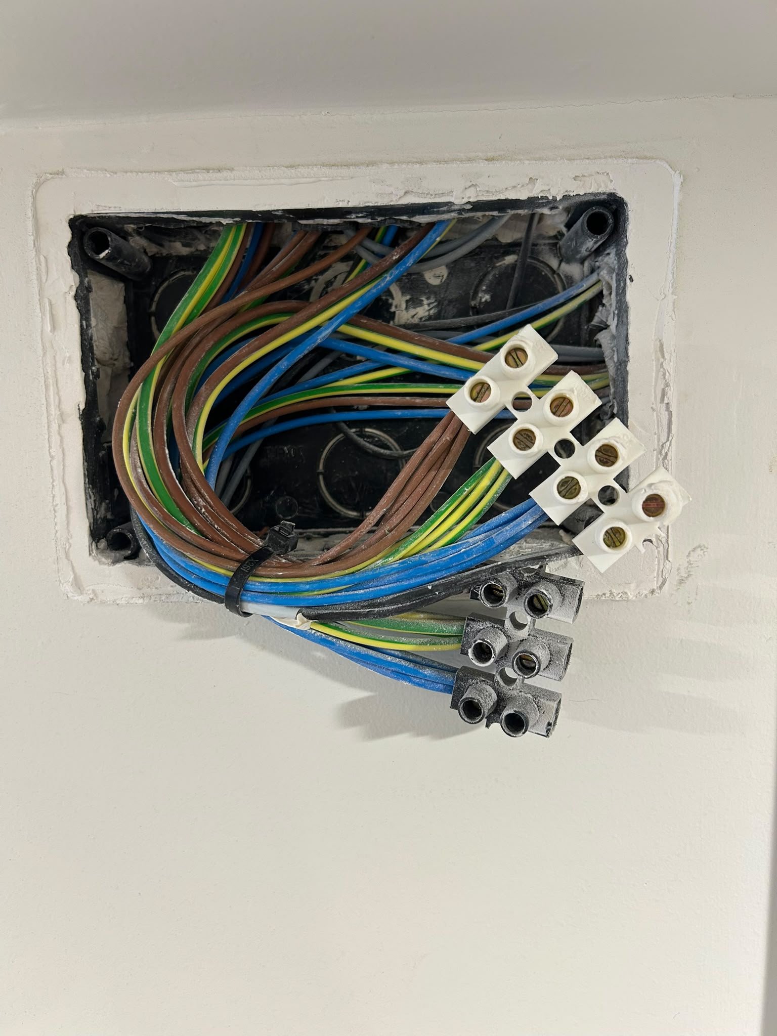 Cableado y protecciones durante una instalación eléctrica